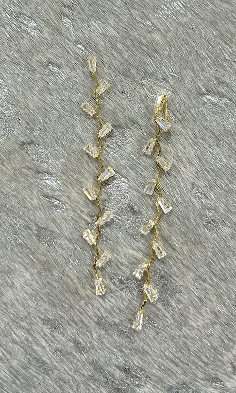 LE.597 - Gold CZ Drops