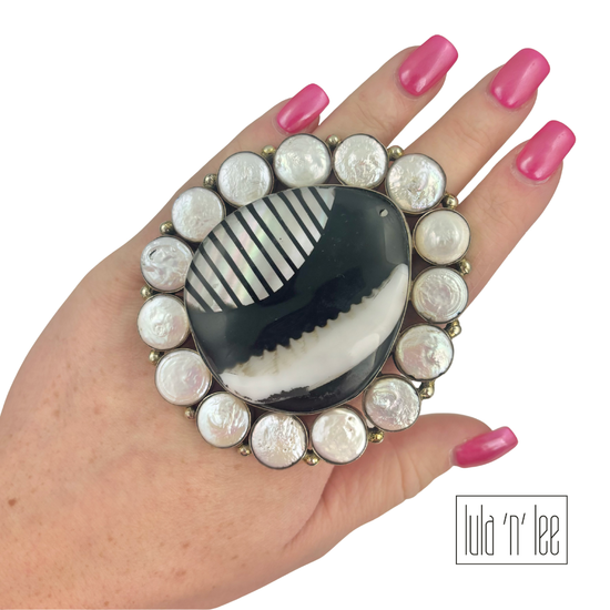 Black & White Painted Glossed Coconut Shell Adjustable Ring